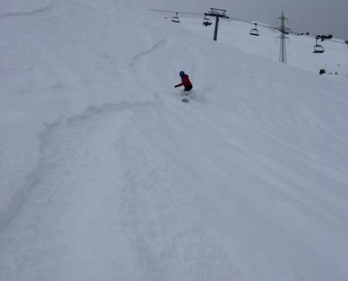 Snowboard instructor Sega Faither i